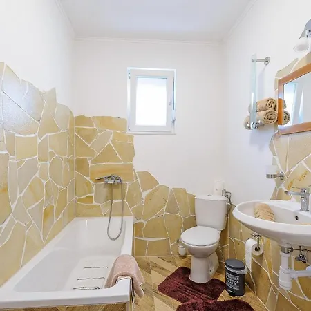 Holiday home Osmic *